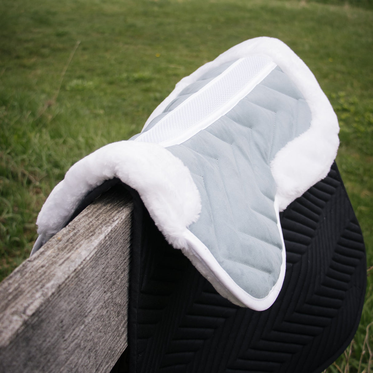 Shedrow Syn Suede Half Pad W- 3D Mesh Spine